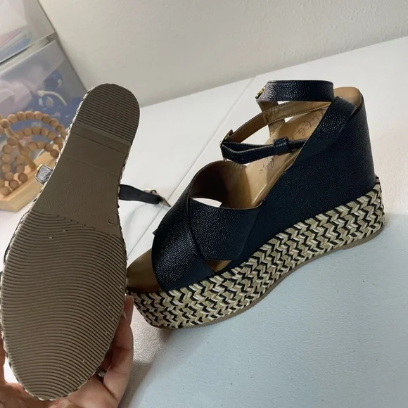 Nataly Mendez Black Platform Wedge Sandals Espadrille Size 7 Gold Heart - Picture 5 of 8